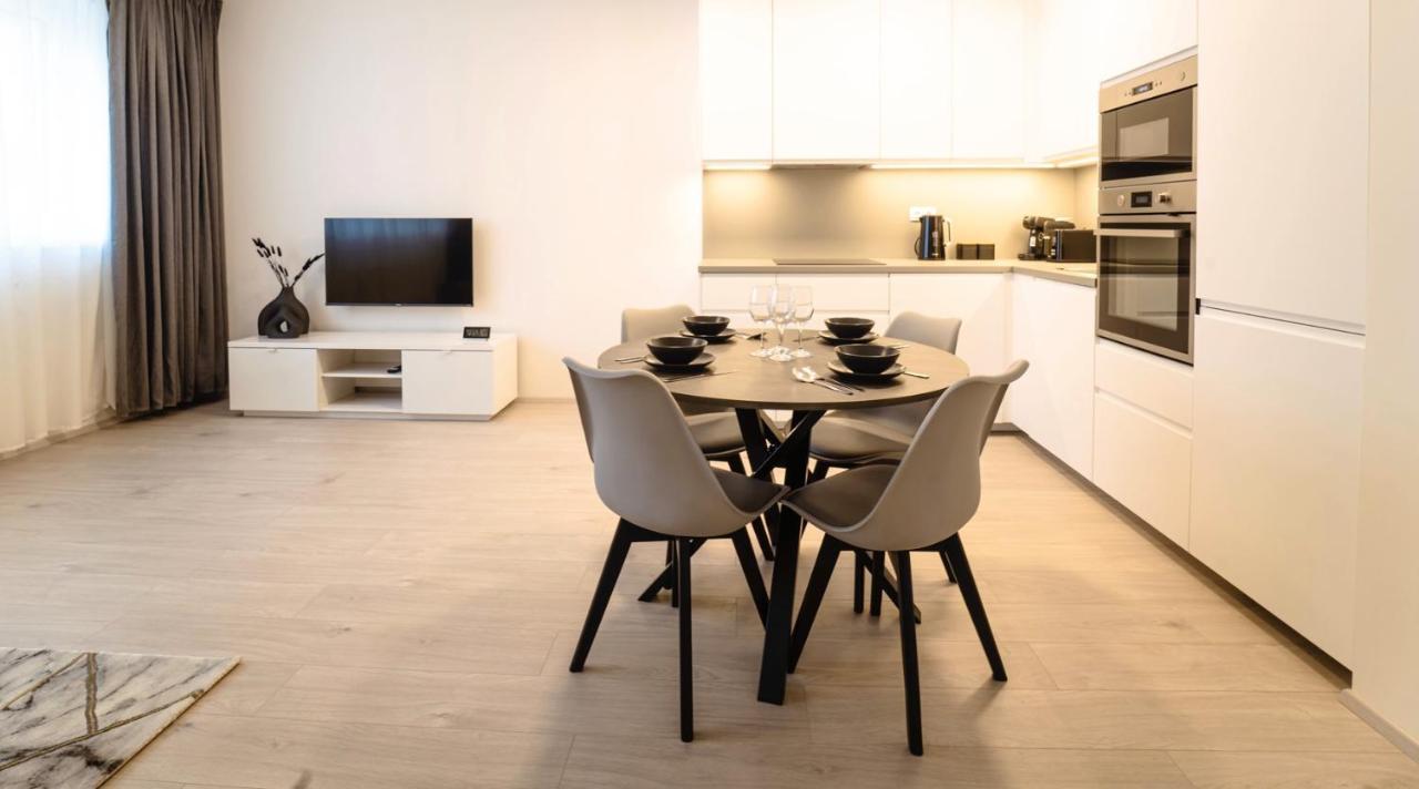 Tran Chien Apartment With Free Private Parking Прага Экстерьер фото